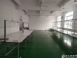 橫崗六約240平帶裝修廠房出租，毗鄰電子產(chǎn)業(yè)與金屬裝飾材料零售區(qū)